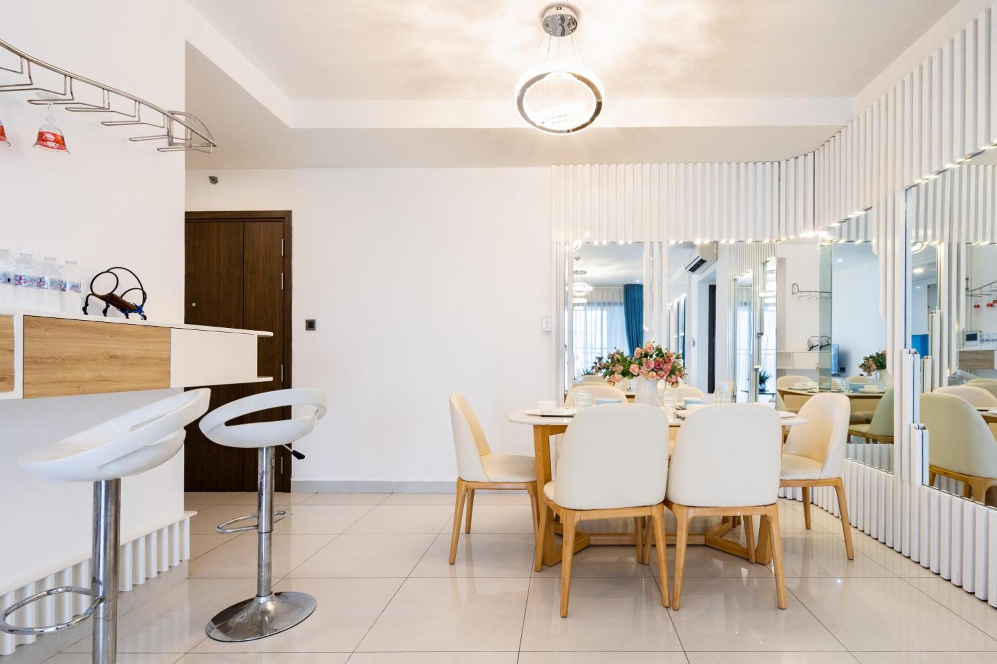 Căn hộ Saigon Royal 3 Bedrooms 4 Beds For 30 Nights Above TP. Hồ Chí Minh
